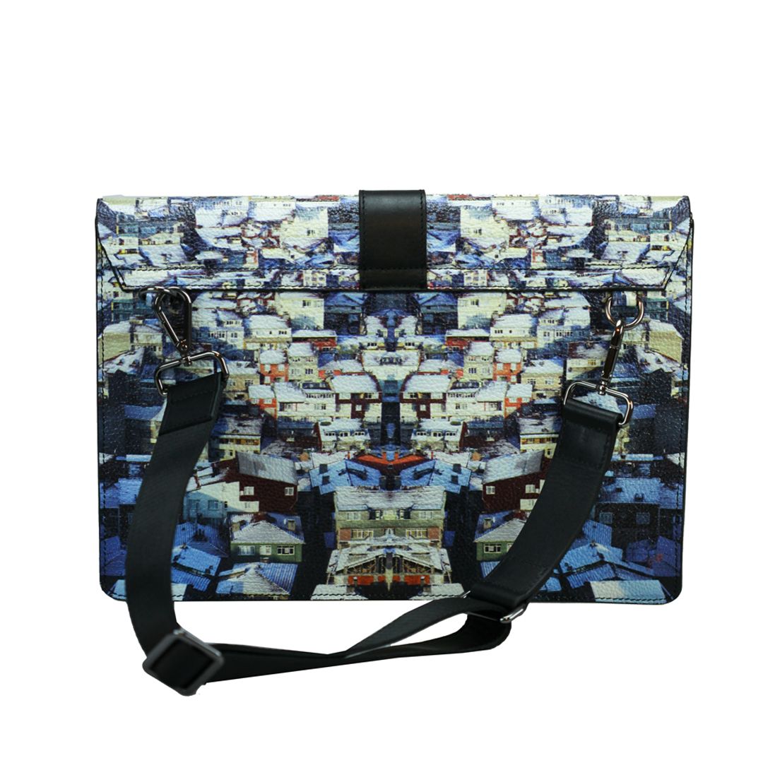 ip-w-b-004-be-floater-printed-houses-pony-black-02